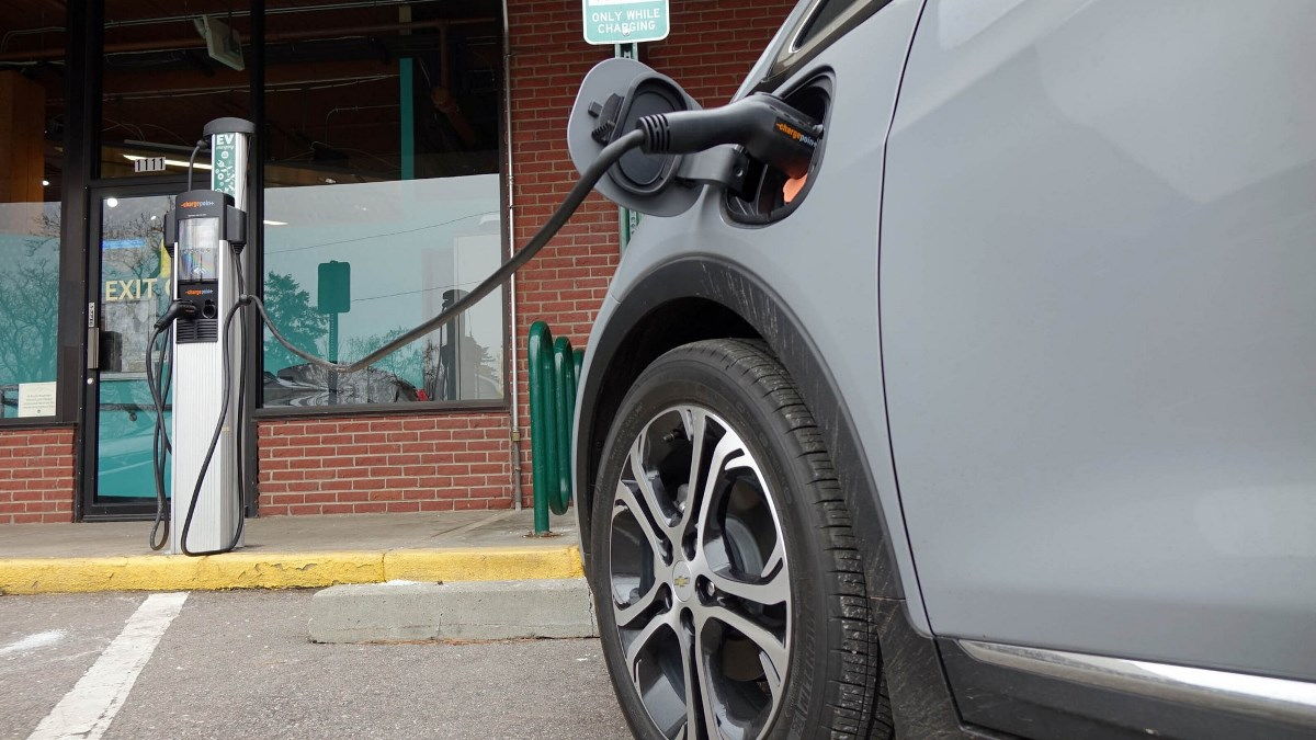 GM and Bechtel plan to build thousands of electric car charging stations across the US